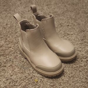 Old Navy Kids Beige Chelsea Boots 8